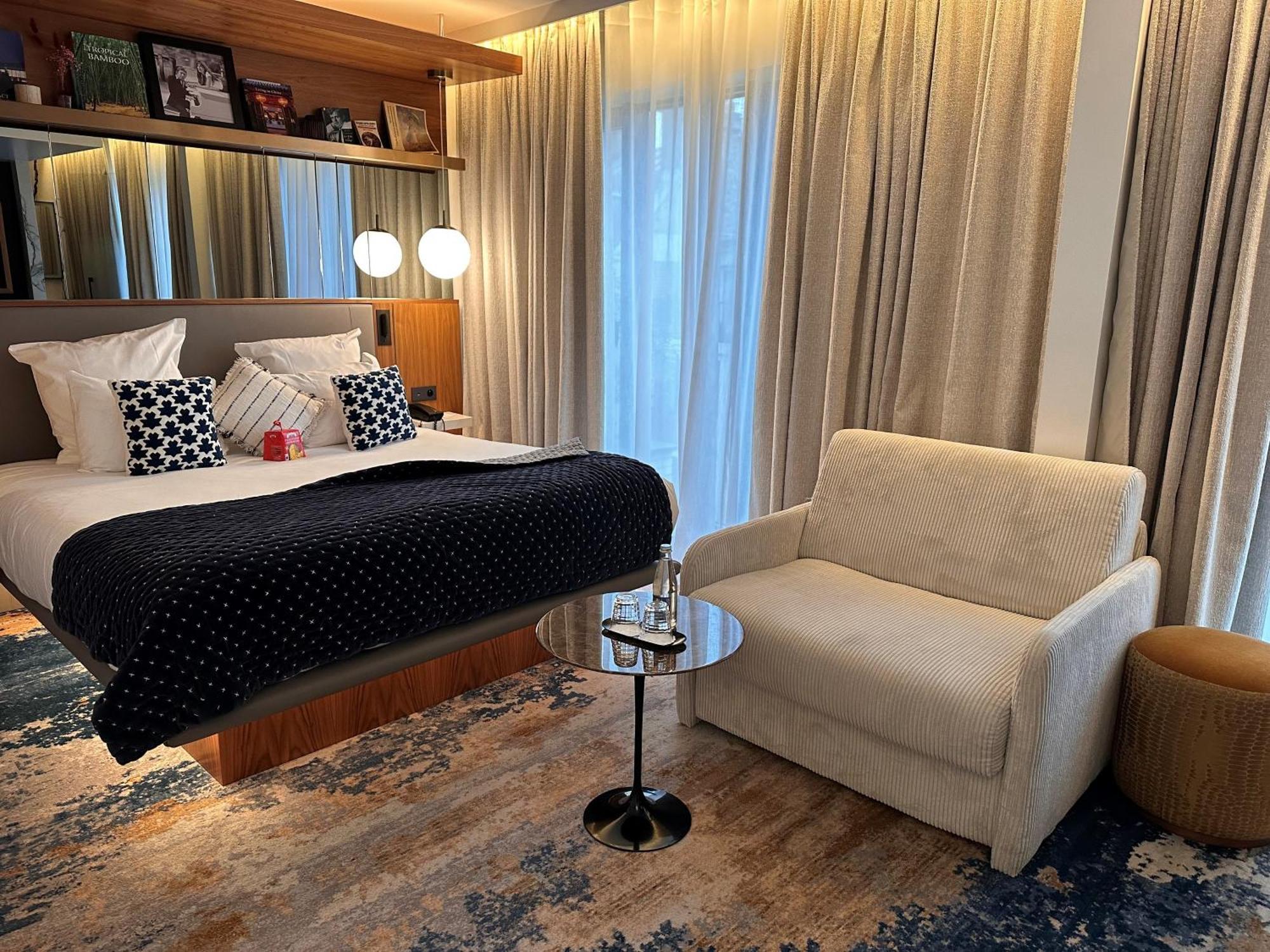 Card Hotel Paris