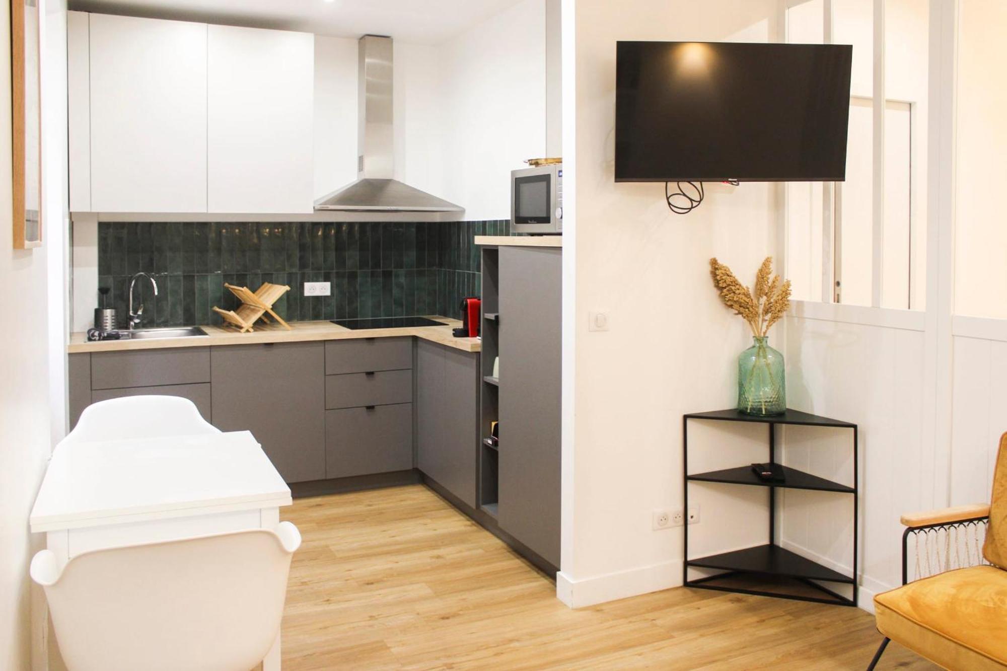 Charming In The Heart Of The 18th Appartamento Parigi