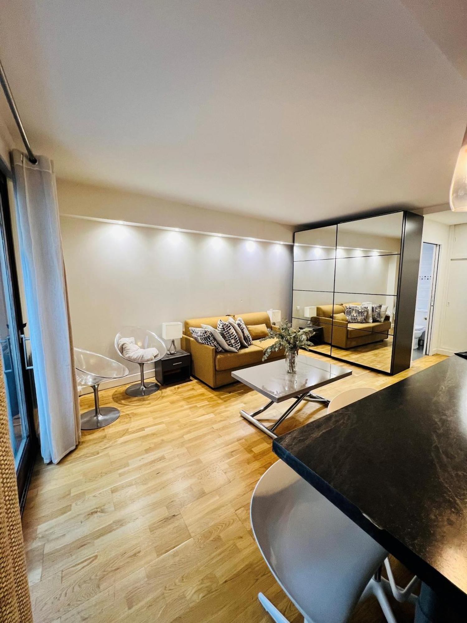 Appartamento Charming Near Eiffel Tour Parigi