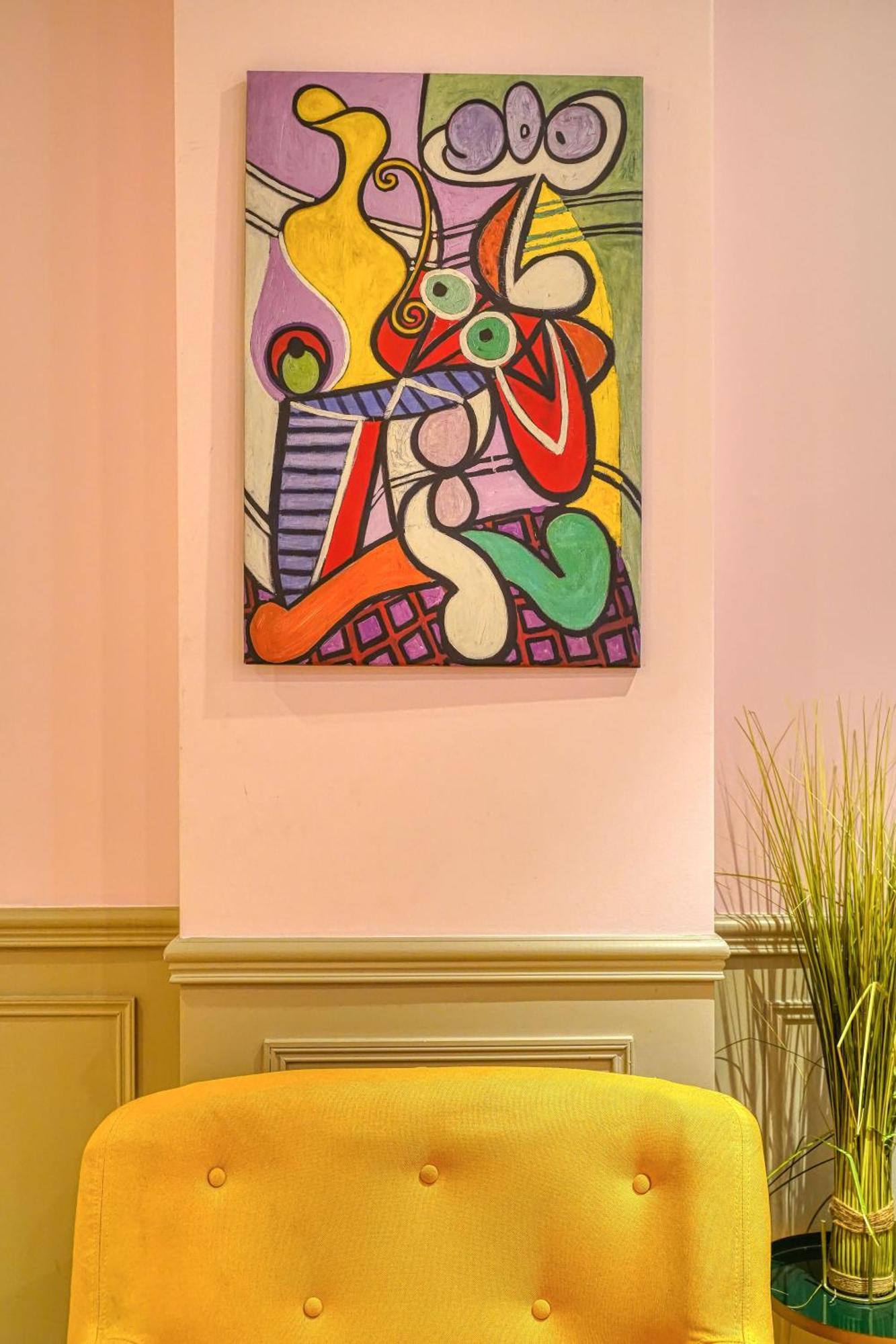 Luxury Republique Apartment