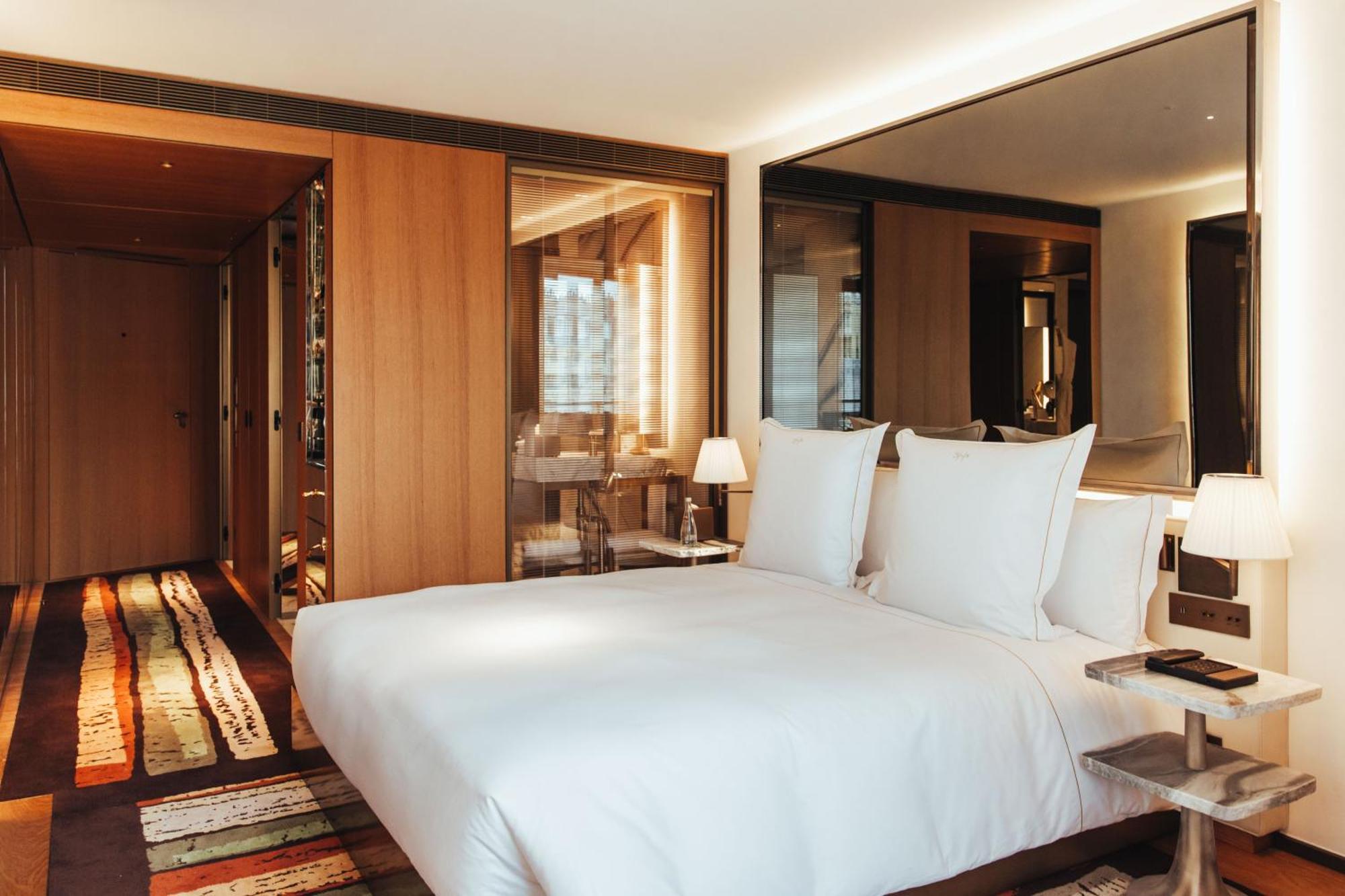 Sax Paris, Lxr & Hotel