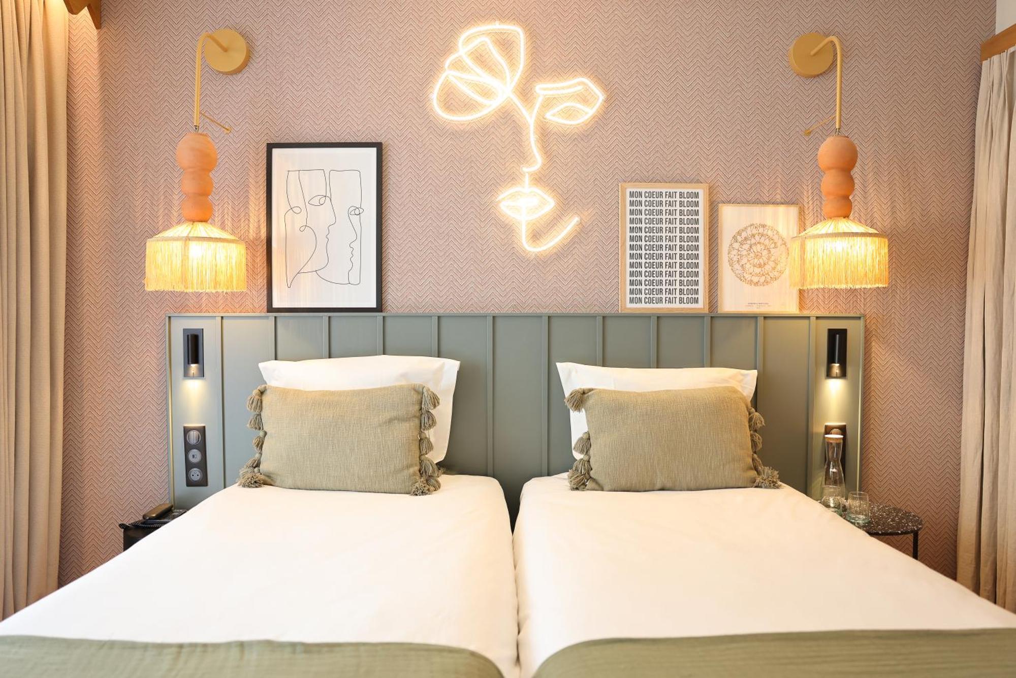Hotel Bloom House & 4*