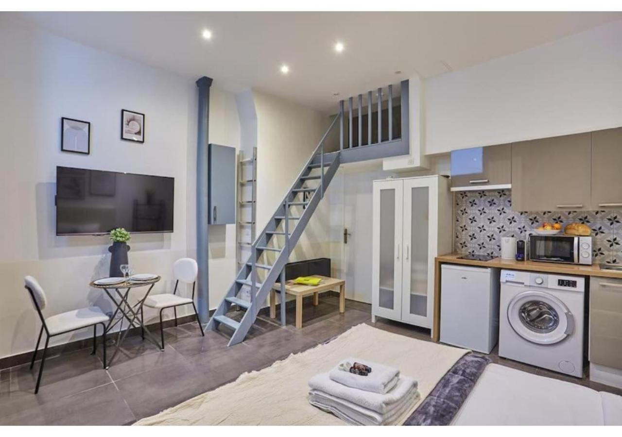 Center Of Montmartre By Prestige * Paris