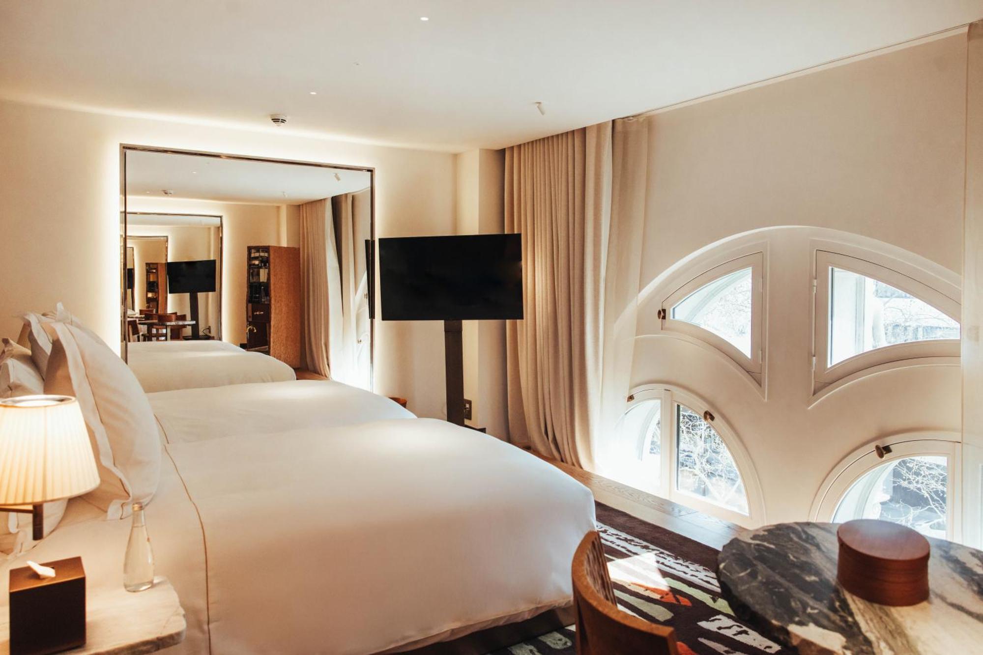 Sax Paris, Lxr & Hotel