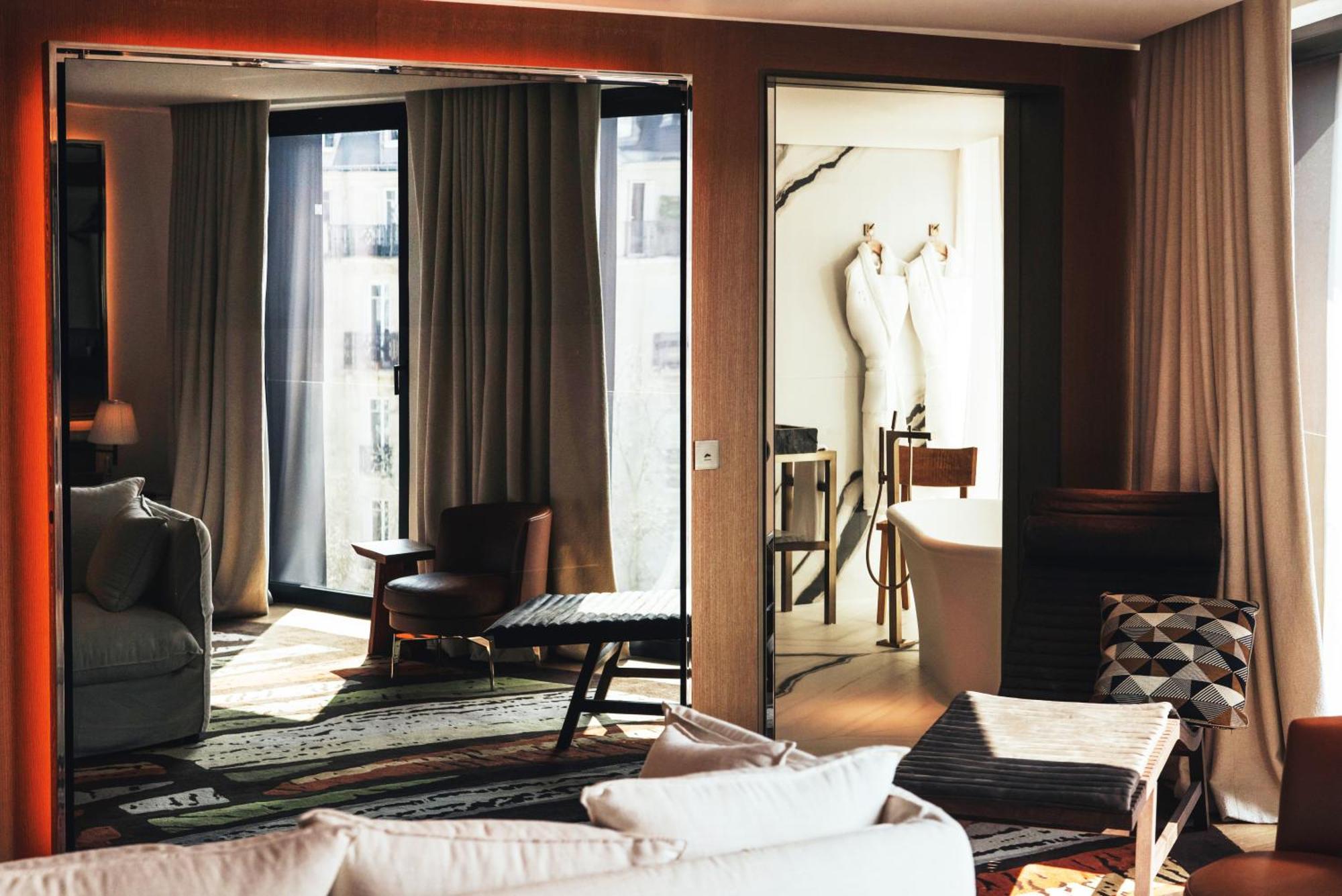 Sax Paris, Lxr & Hotel Parigi