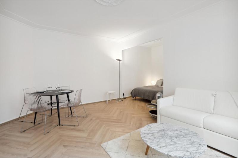 623 Mont - Superb In