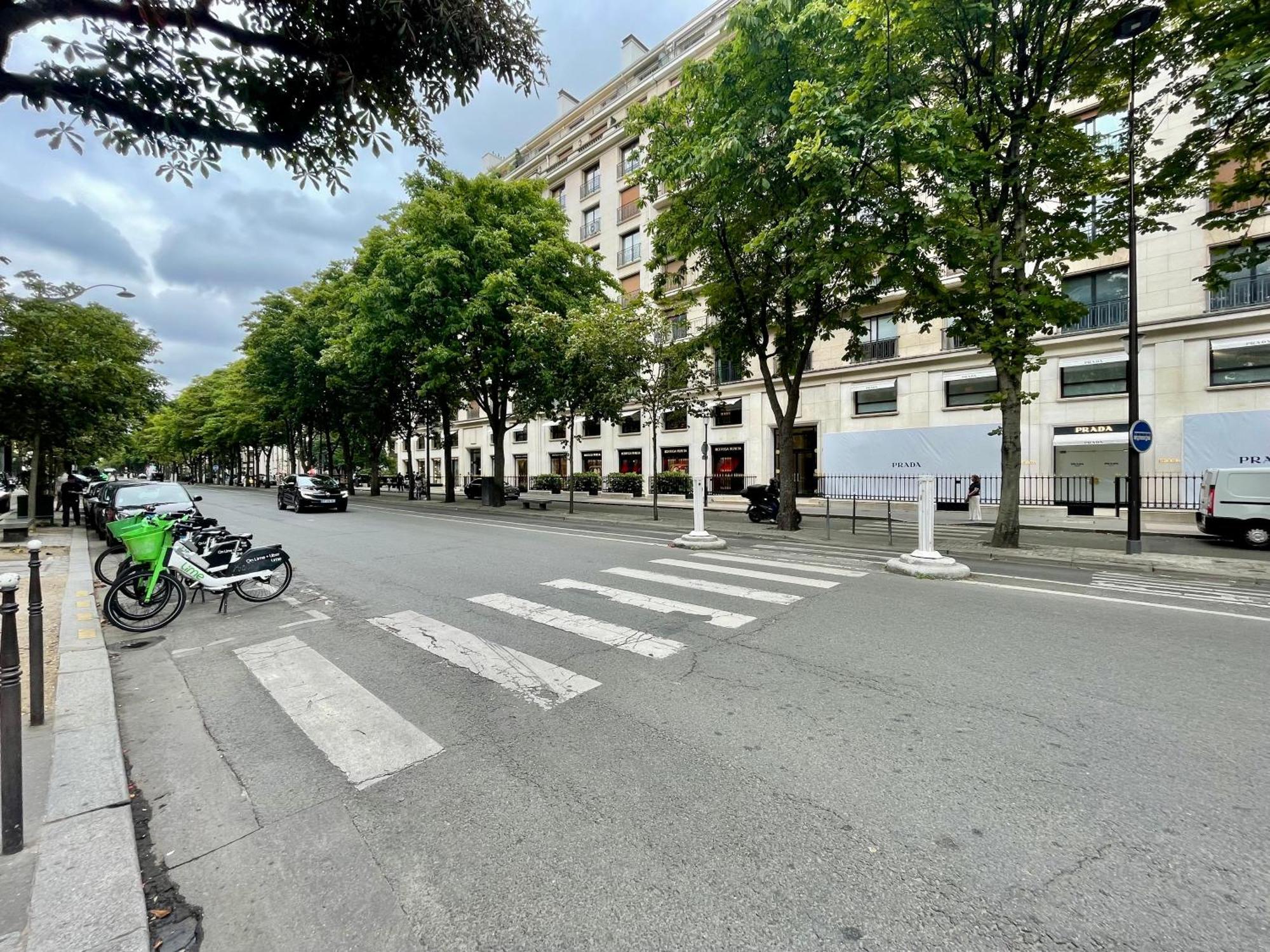 Tour Eiffel Montaigne Apartment Paris