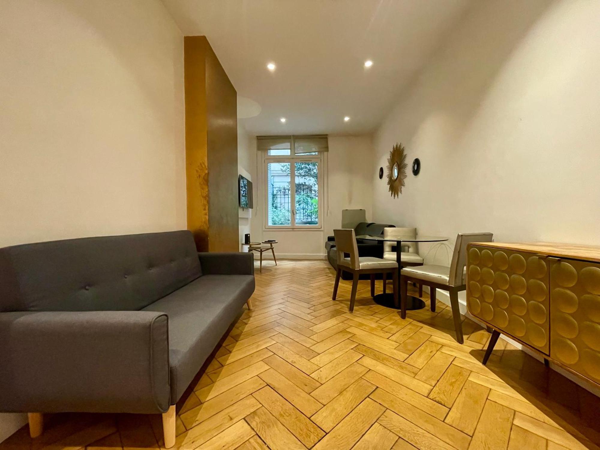 Apartment Tour Eiffel Montaigne