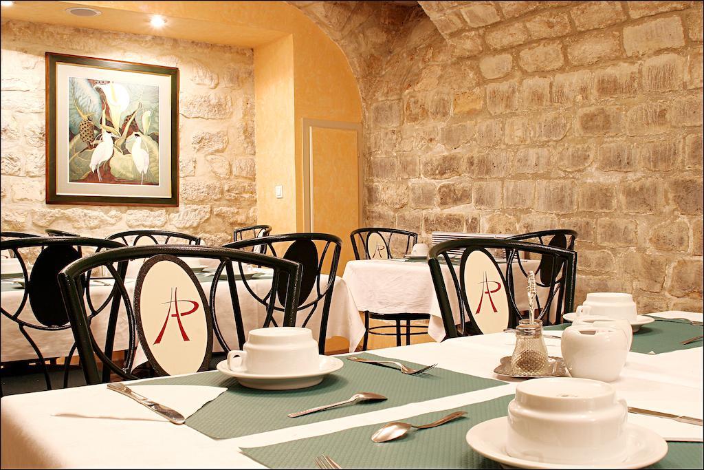 Hotel 9hotel Republique 4*