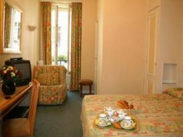 Royal Opera Hotel 3*