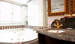 La Royale Hotel