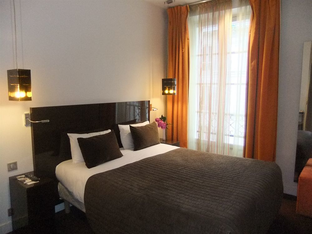 Le Rocroy 4* Paris