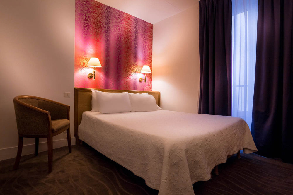 Royal Opera Hotel 3*