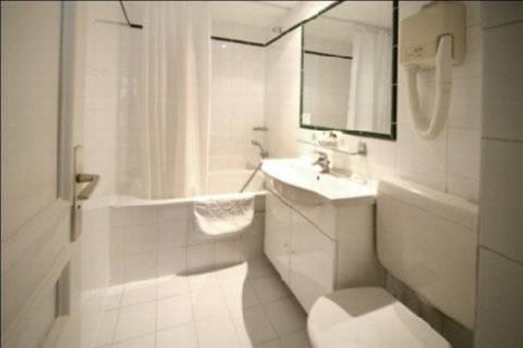 Hotel Des 3 Poussins Paris