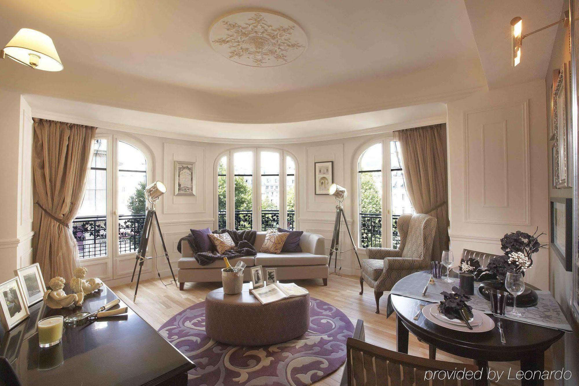 La Clef Louvre By The Crest Collection