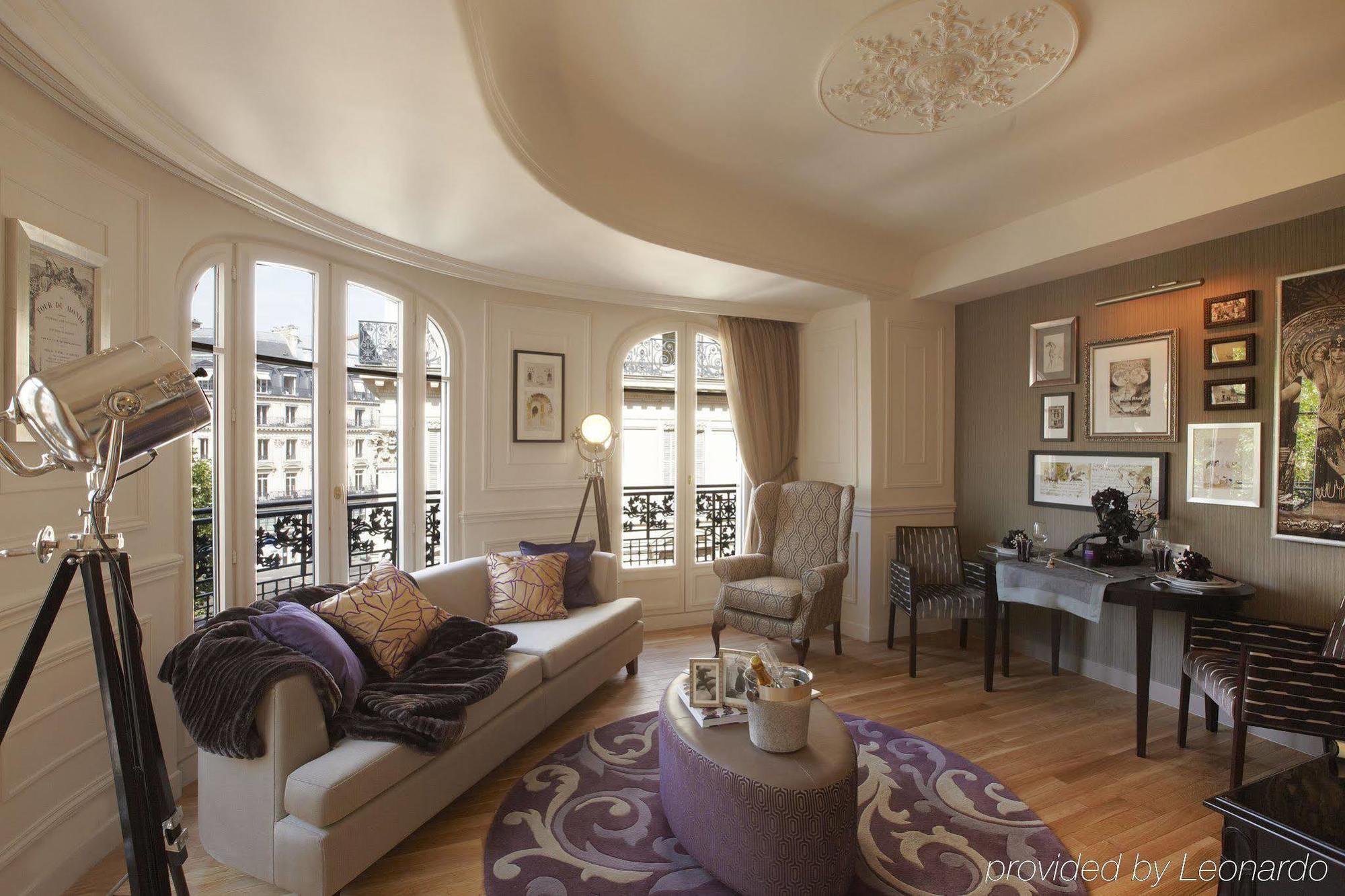 La Clef Louvre By The Crest Collection Parigi