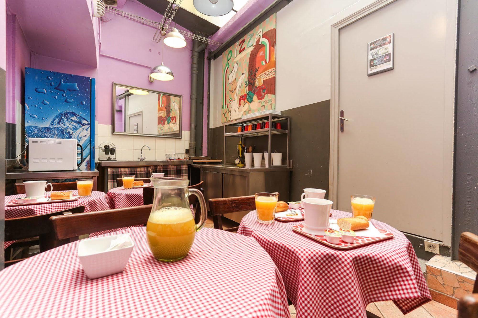 Hostel Le Village Montmartre By Hiphophostels Paris