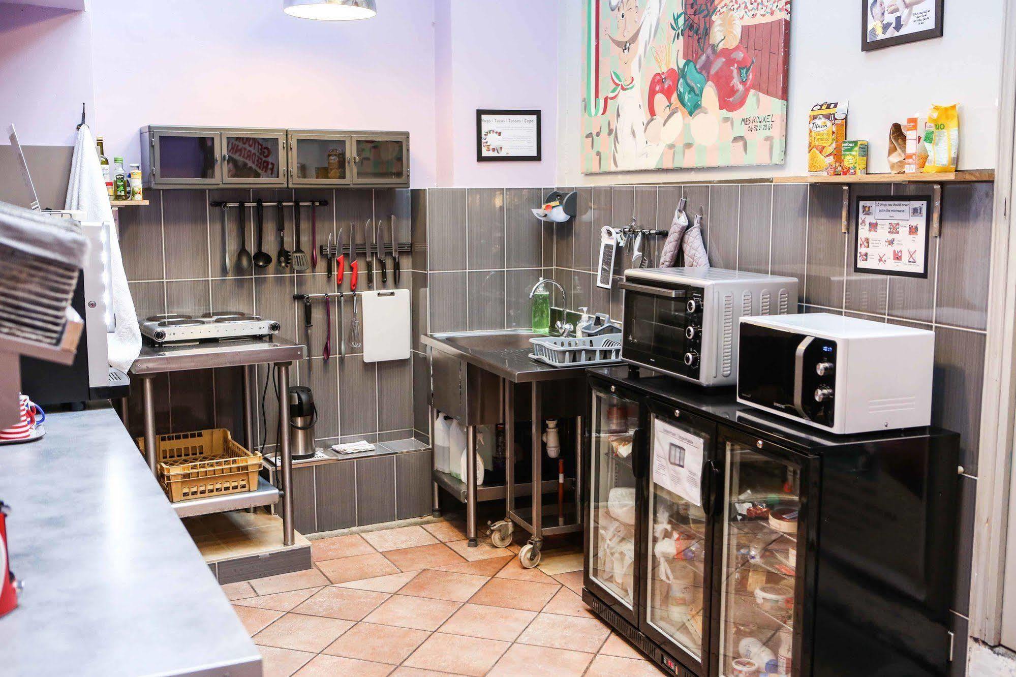 Hostel Le Village Montmartre By Hiphophostels Paris