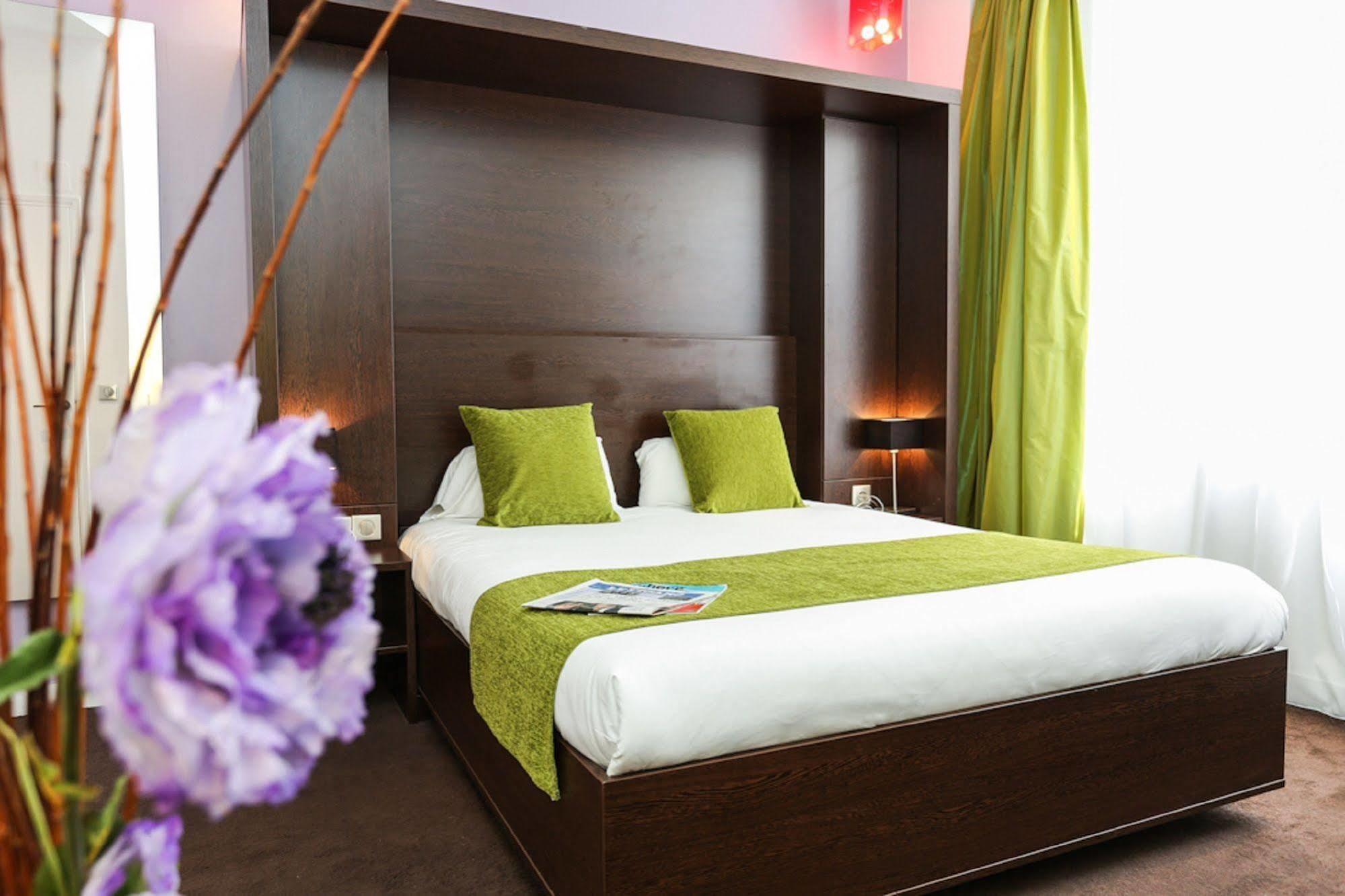 Le Rocroy 4* Paris