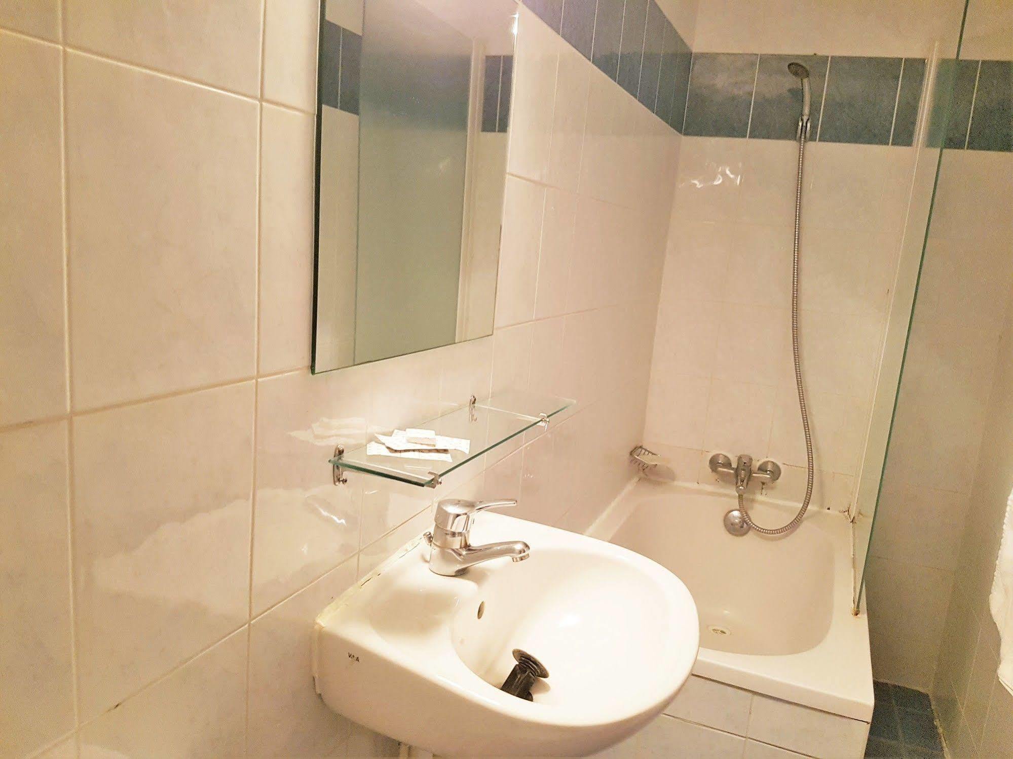 Hotel Ibis Styles Gare De L'est Magenta Parigi
