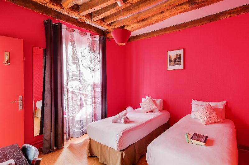 Hostel Le Village Montmartre By Hiphophostels Paris