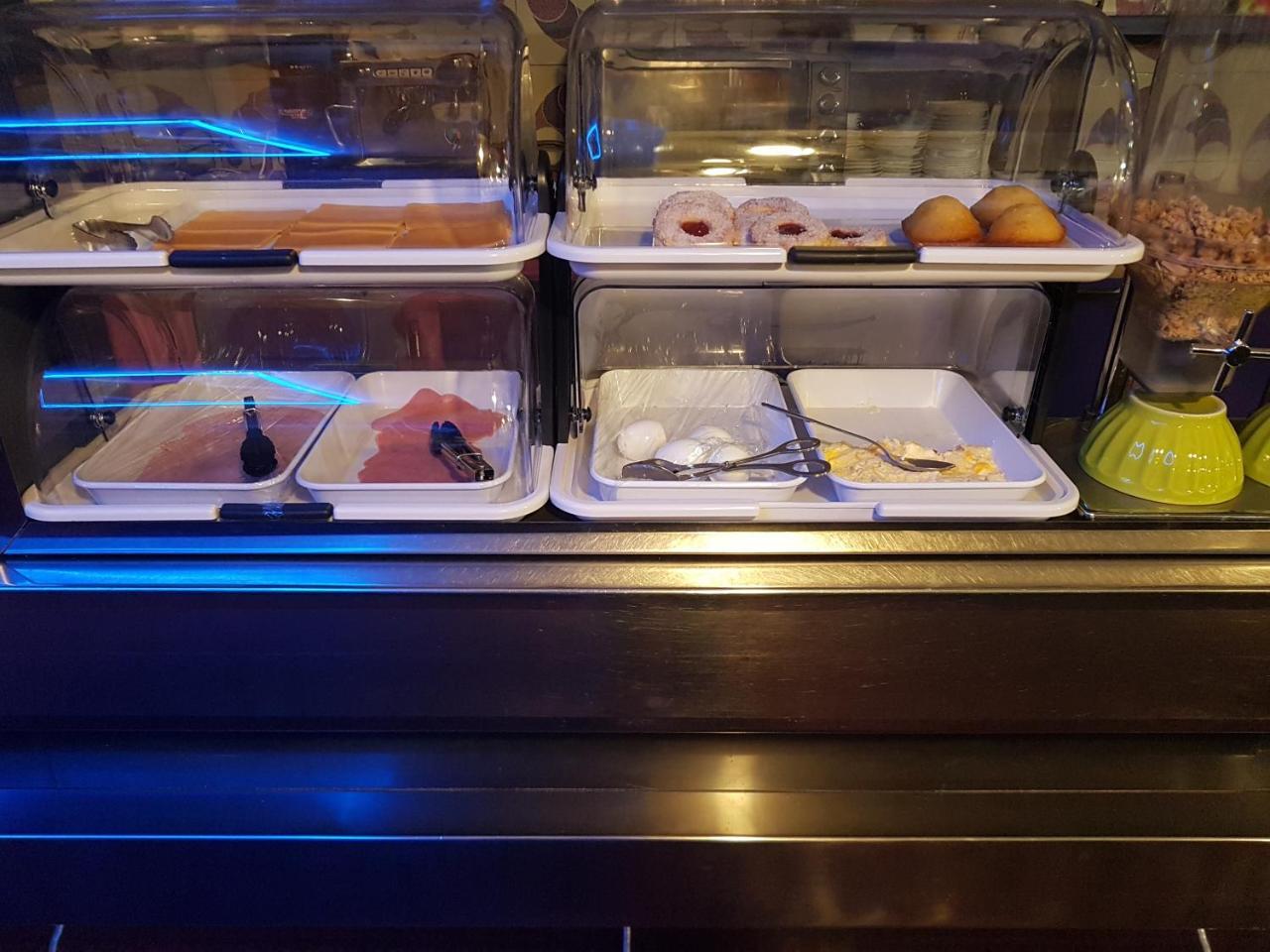Hotel Panam Gambetta- Place Gambetta-mairie Du 20 Emme Paris