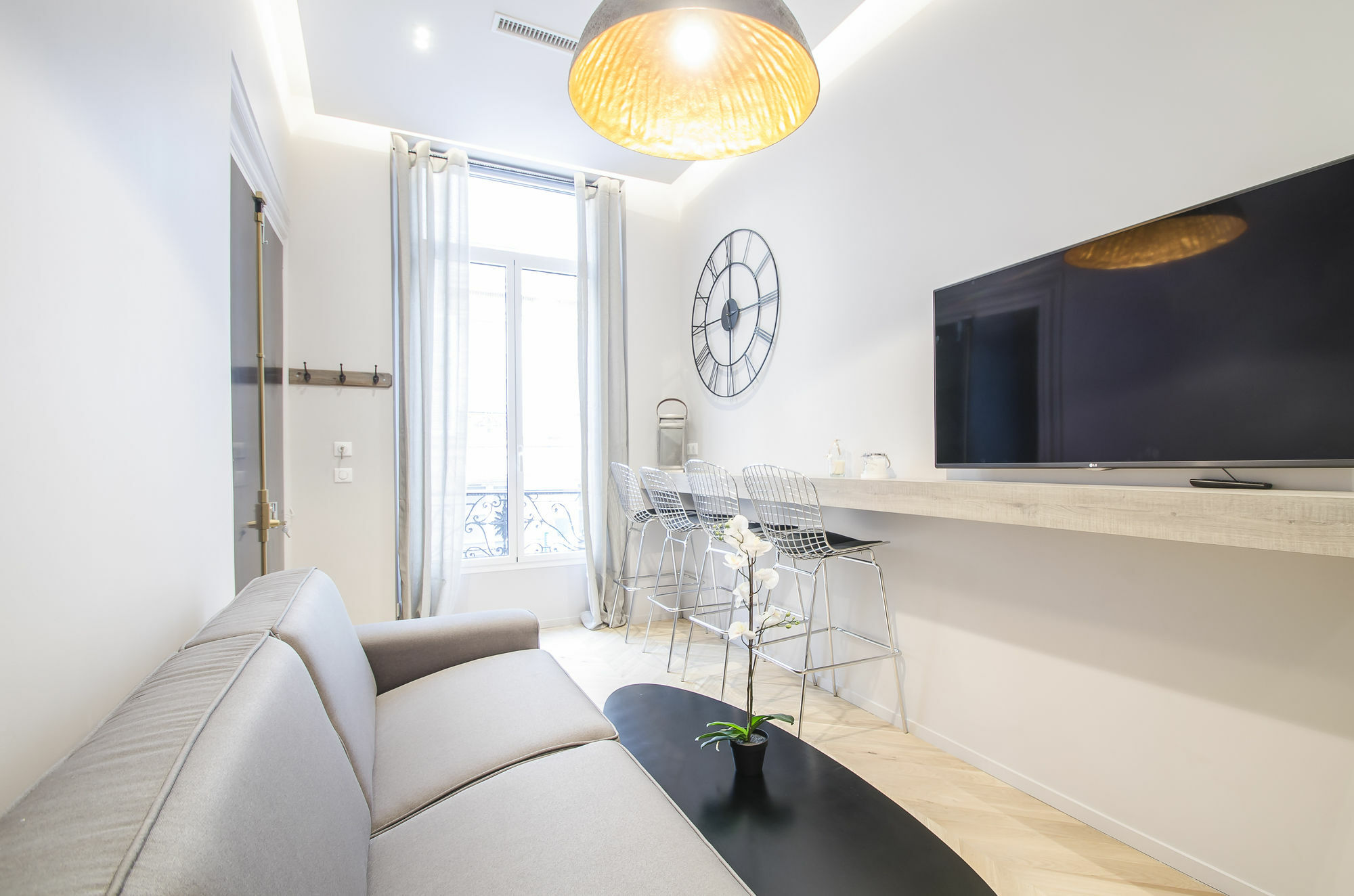 Luxury In Opera - The Louvre Apartment