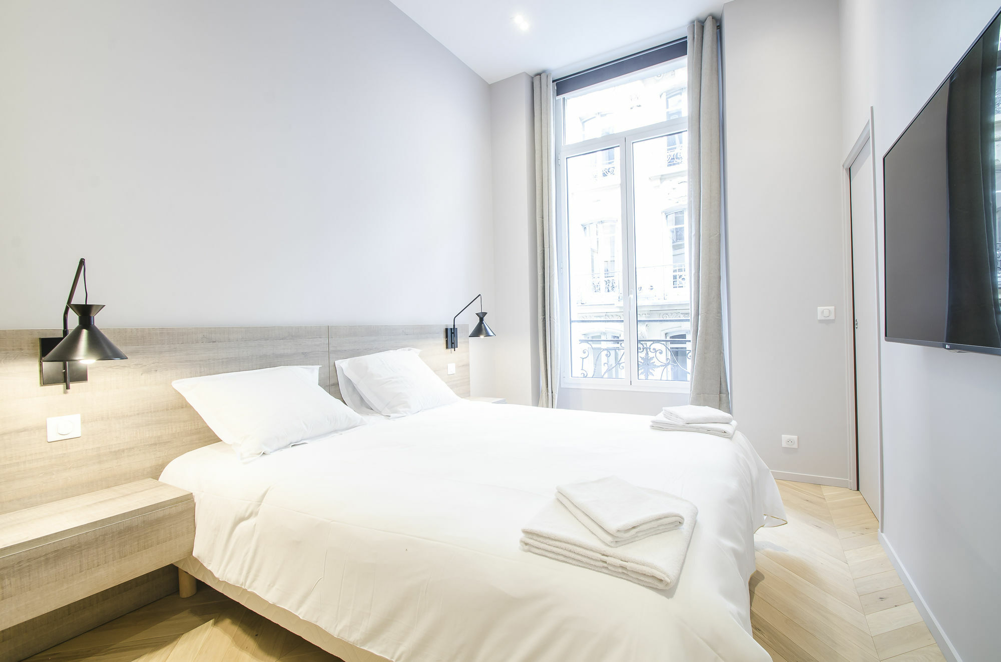 Luxury In Opera - The Louvre Apartment Paris