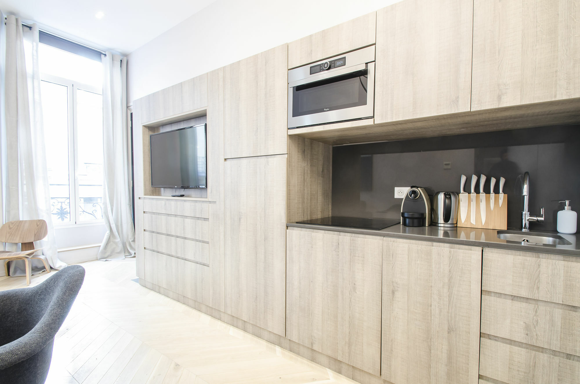 Luxury In Opera - The Louvre Apartment Paris