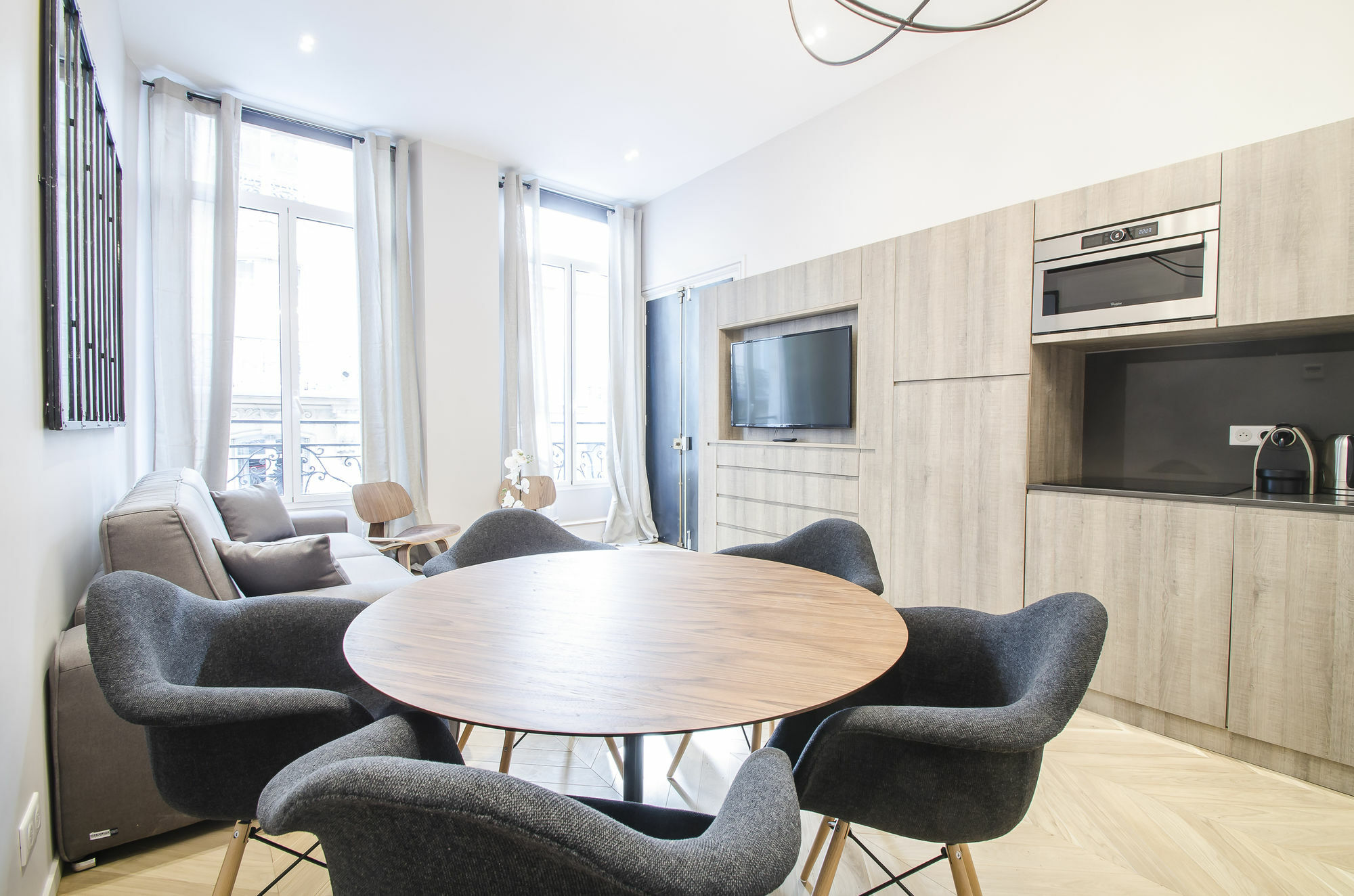Luxury In Opera - The Louvre Apartment Paris