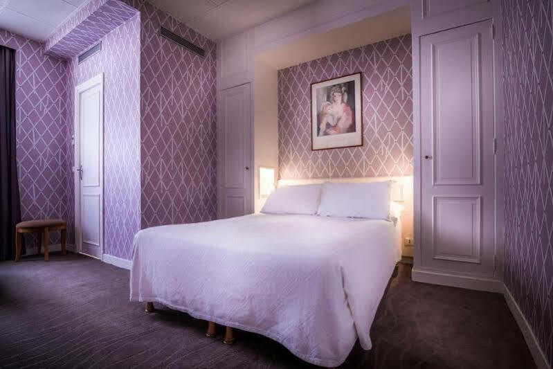 Royal Opera Hotel 3*