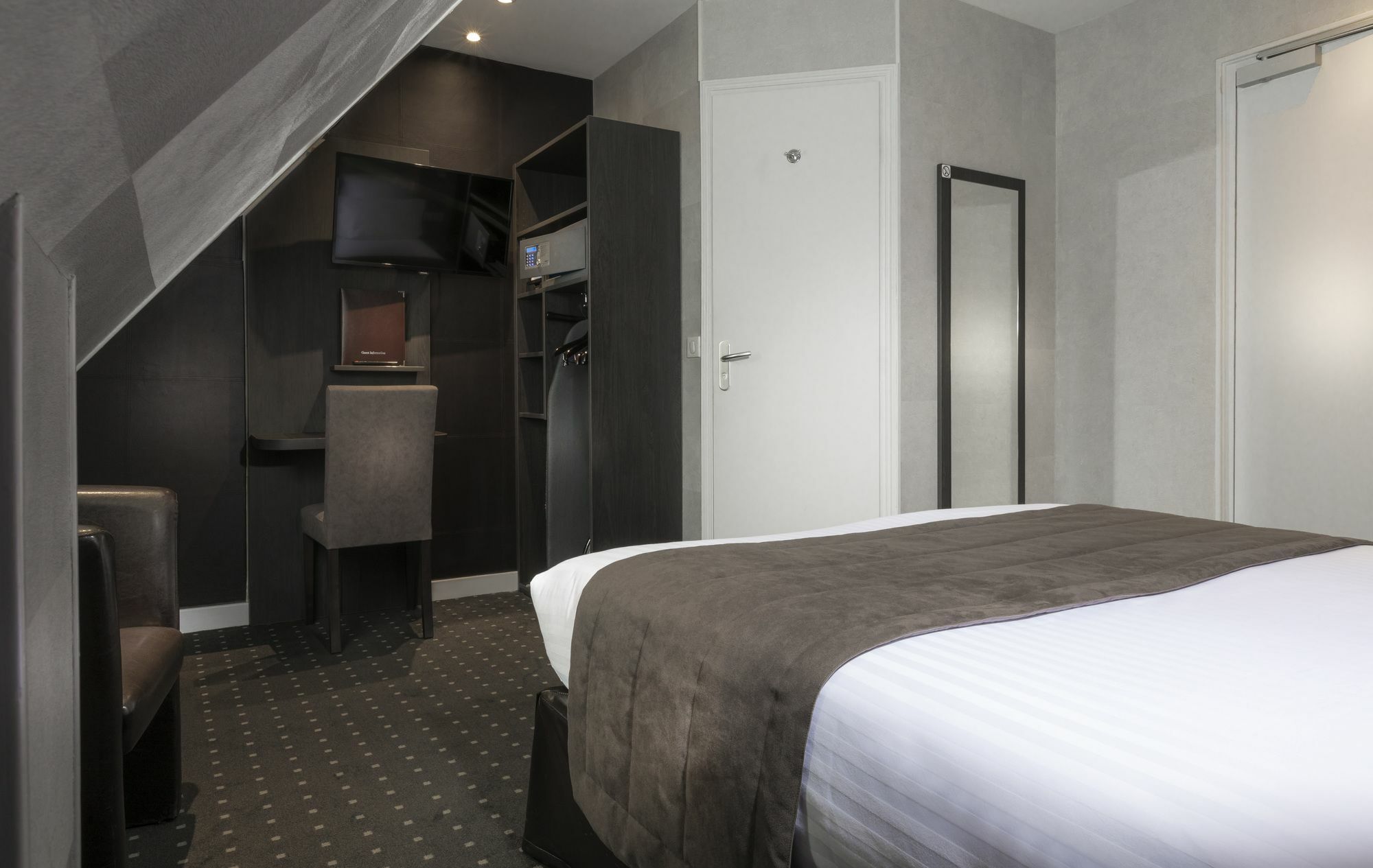 De La Paix Tour Eiffel Hotel