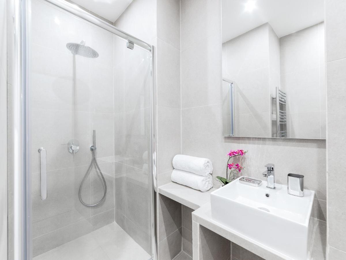 Livinparis - Luxury 3 & 4 Bedrooms Montmartre I Appartamento Parigi